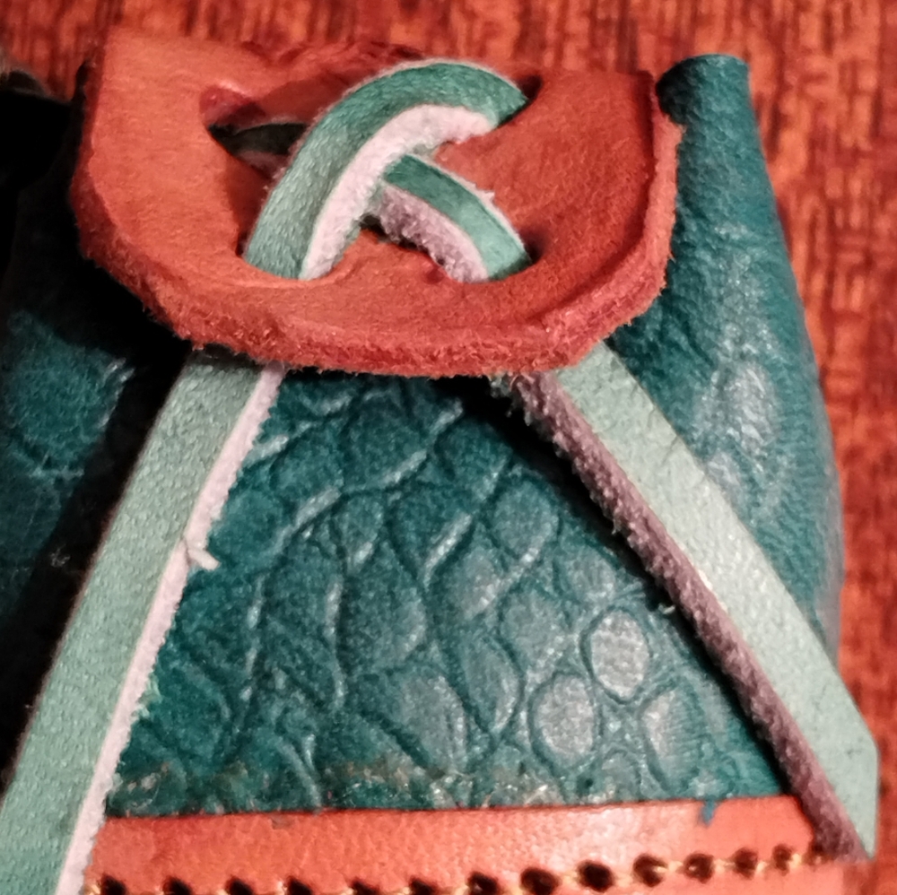 Costa Rica Embossed Leather Keychain - Picture 8 of 12